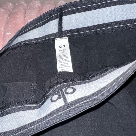 Alo Suit Up Trouser in Black & Size XXS & Regular Length - Picture 2 of 7